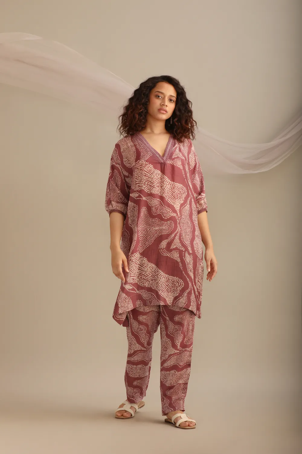 LANDSCAPE LAVENDER PRINTED V NECK KAFTAN SET.